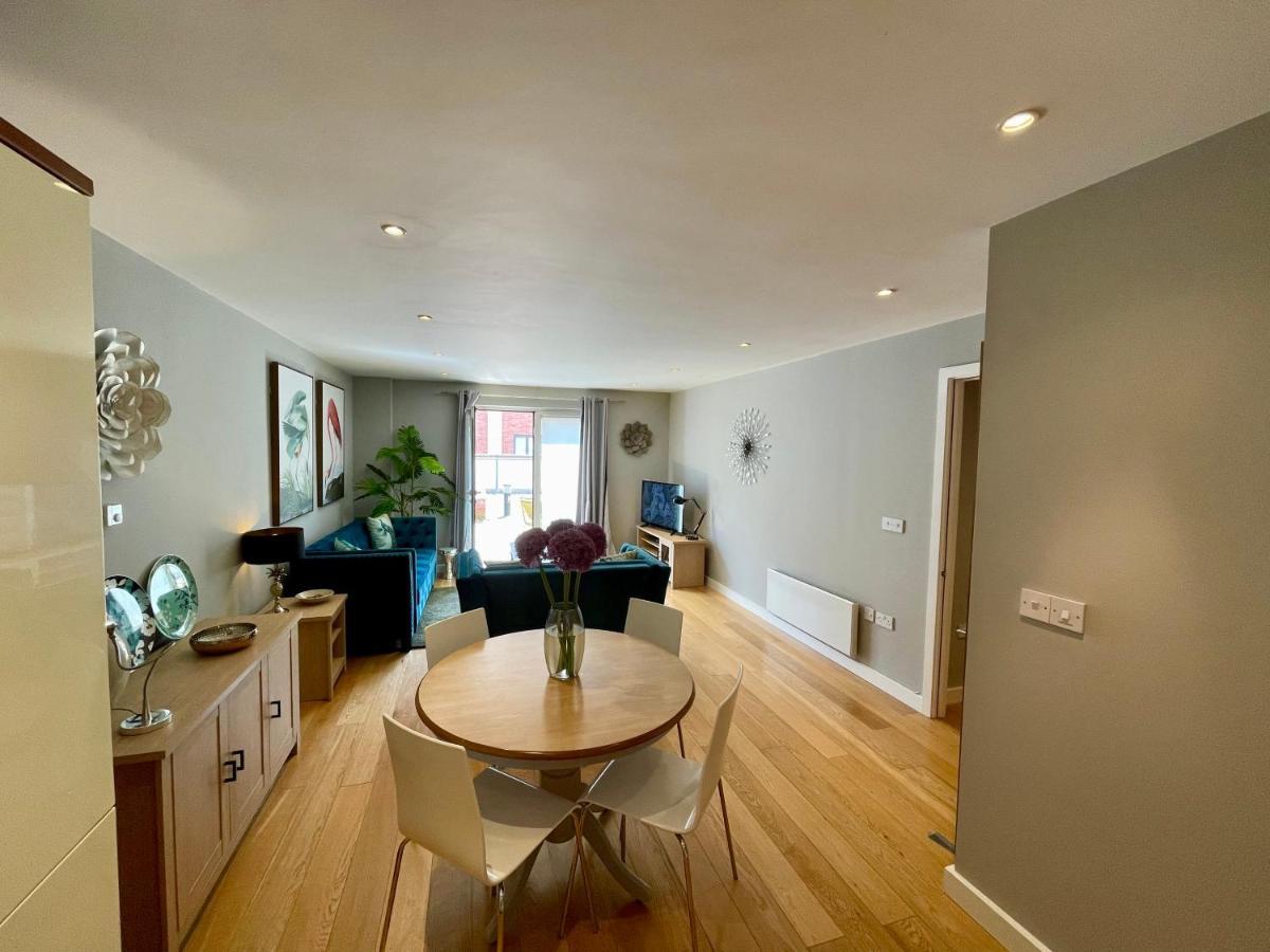 Stunning 2-Bed Town Centre Apartment - Hosted By Hutch Lifestyle Leamington Spa Eksteriør billede
