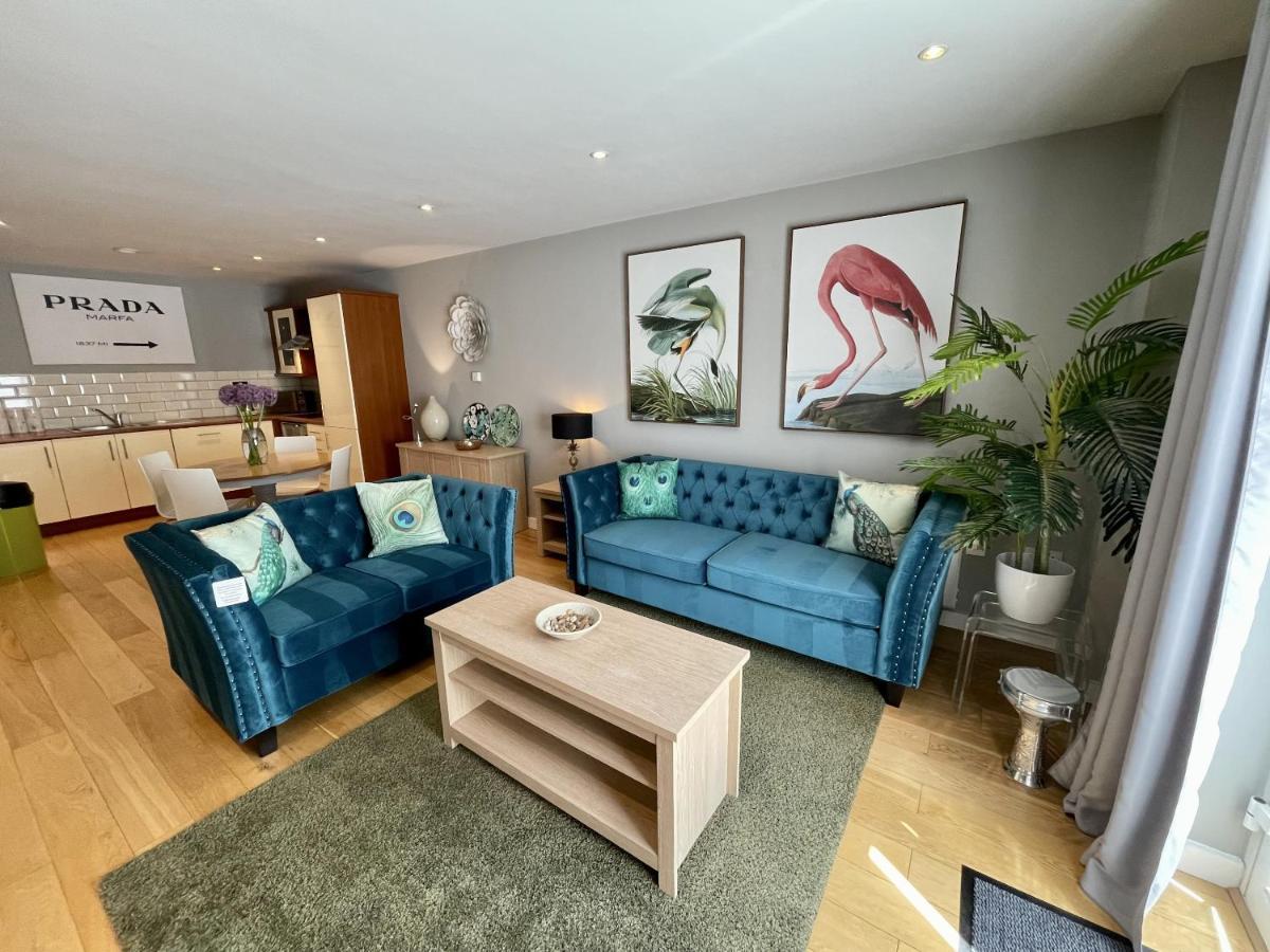 Stunning 2-Bed Town Centre Apartment - Hosted By Hutch Lifestyle Leamington Spa Eksteriør billede