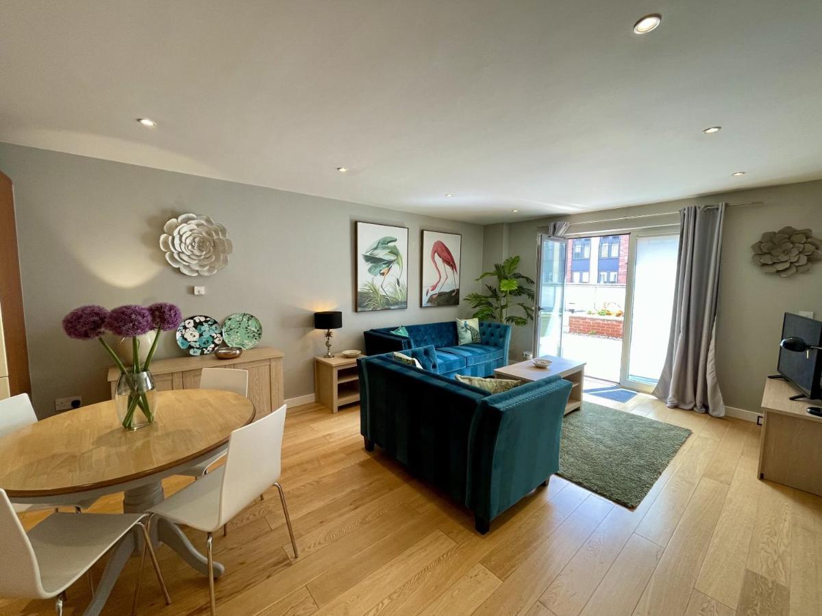 Stunning 2-Bed Town Centre Apartment - Hosted By Hutch Lifestyle Leamington Spa Eksteriør billede