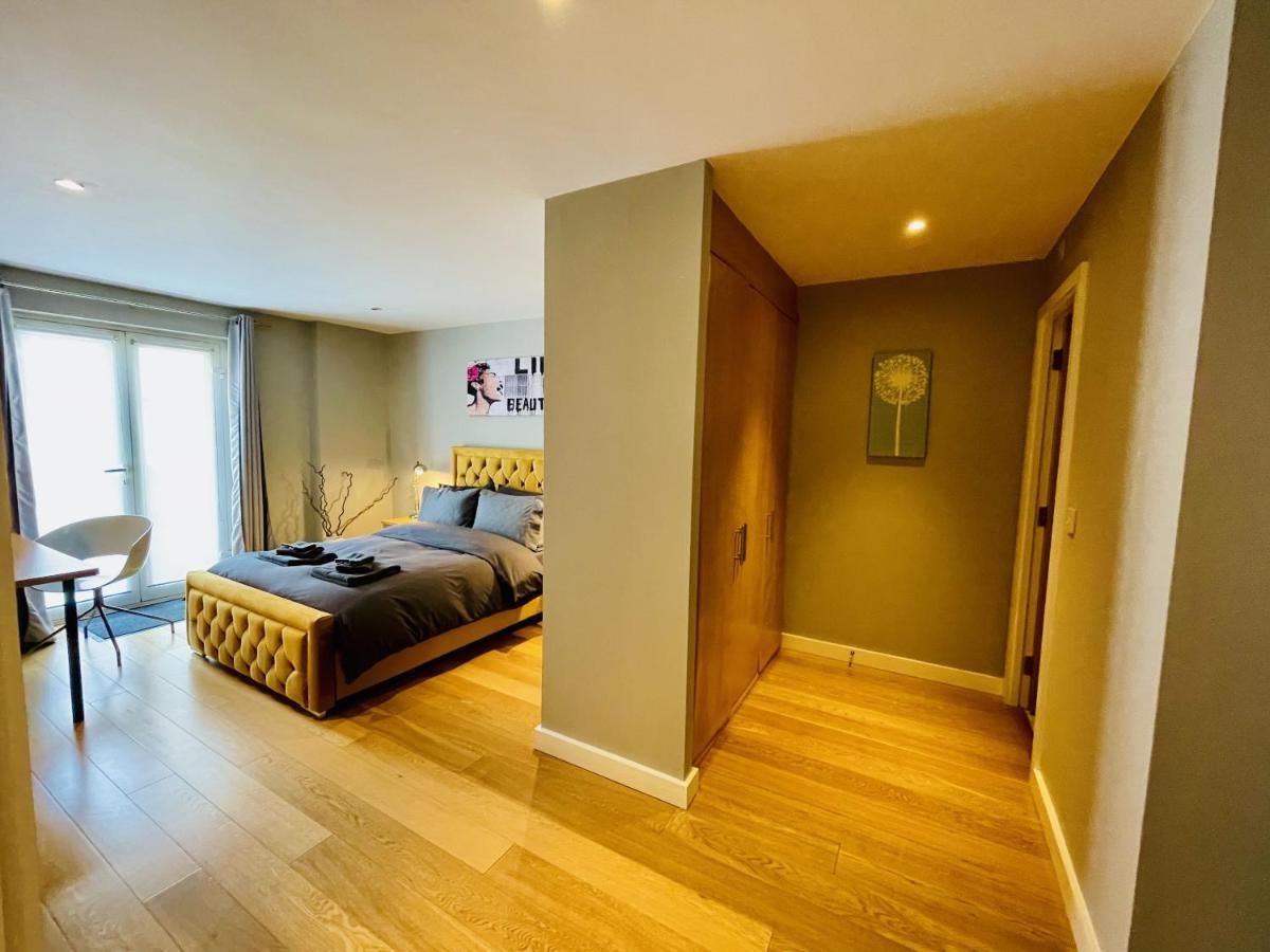 Stunning 2-Bed Town Centre Apartment - Hosted By Hutch Lifestyle Leamington Spa Eksteriør billede