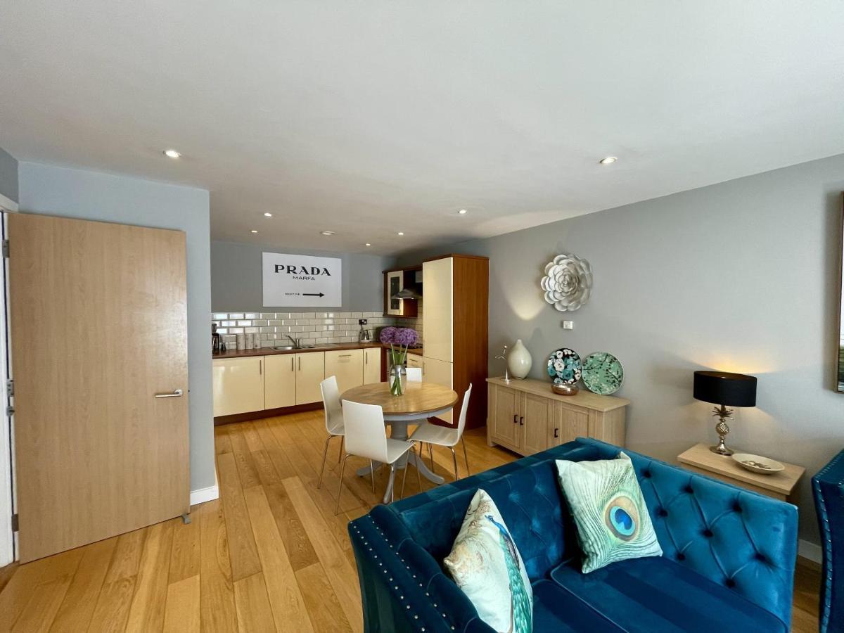 Stunning 2-Bed Town Centre Apartment - Hosted By Hutch Lifestyle Leamington Spa Eksteriør billede