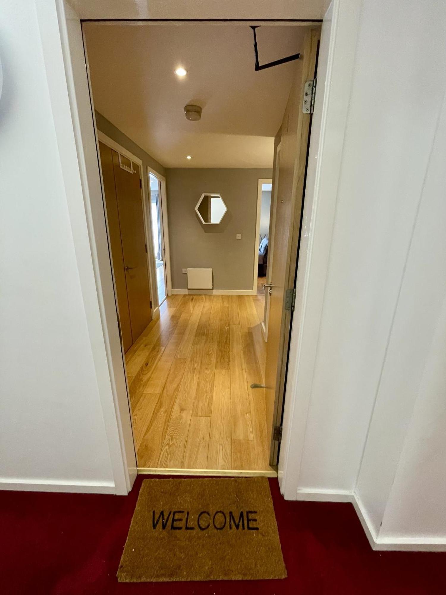 Stunning 2-Bed Town Centre Apartment - Hosted By Hutch Lifestyle Leamington Spa Eksteriør billede