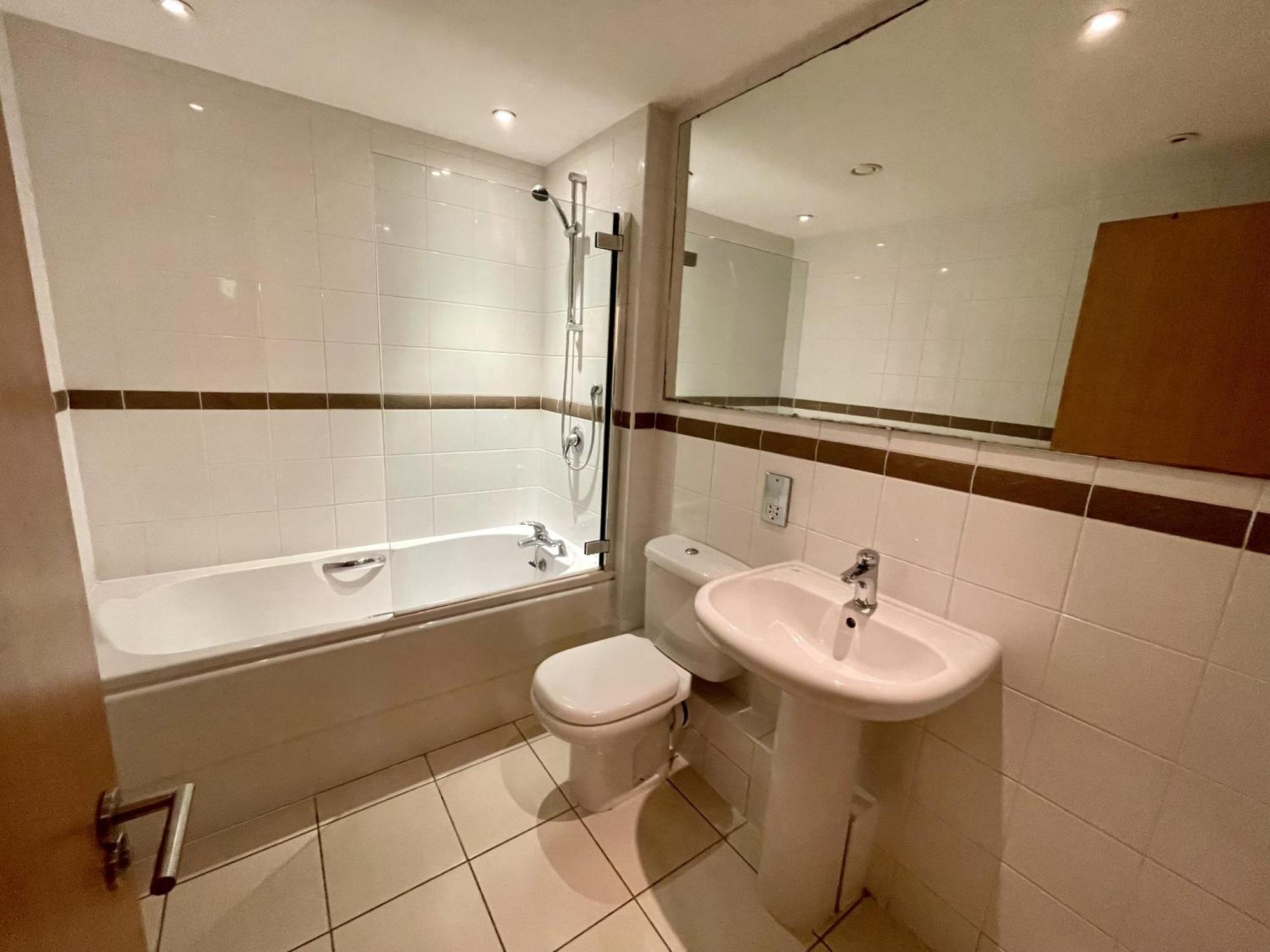 Stunning 2-Bed Town Centre Apartment - Hosted By Hutch Lifestyle Leamington Spa Eksteriør billede