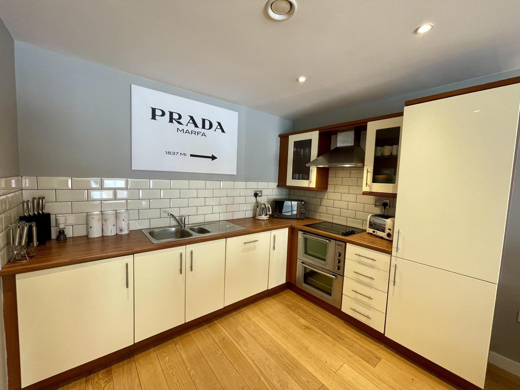 Stunning 2-Bed Town Centre Apartment - Hosted By Hutch Lifestyle Leamington Spa Eksteriør billede