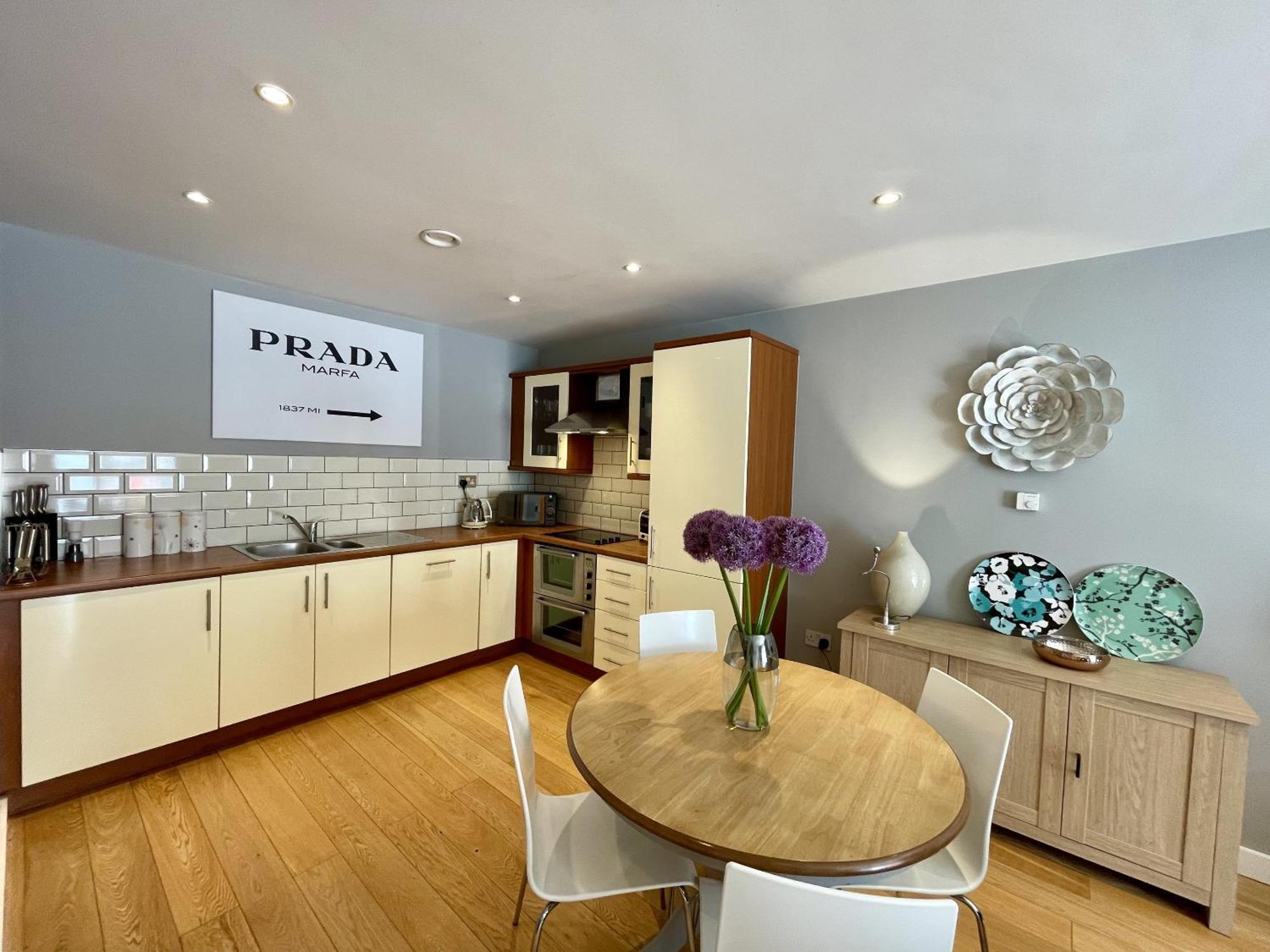 Stunning 2-Bed Town Centre Apartment - Hosted By Hutch Lifestyle Leamington Spa Eksteriør billede